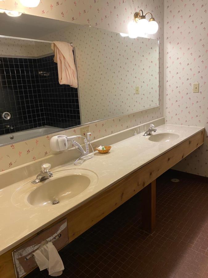 Northern Pine Motel